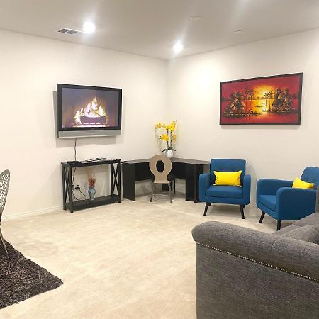 Private Lux Apartment In A New Community Fontana Bagian luar foto