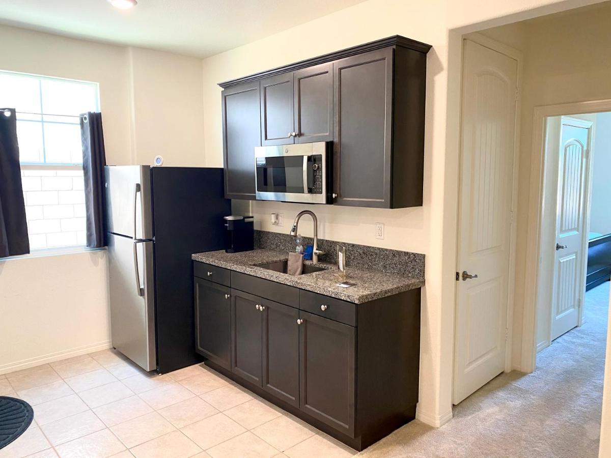 Private Lux Apartment In A New Community Fontana Bagian luar foto